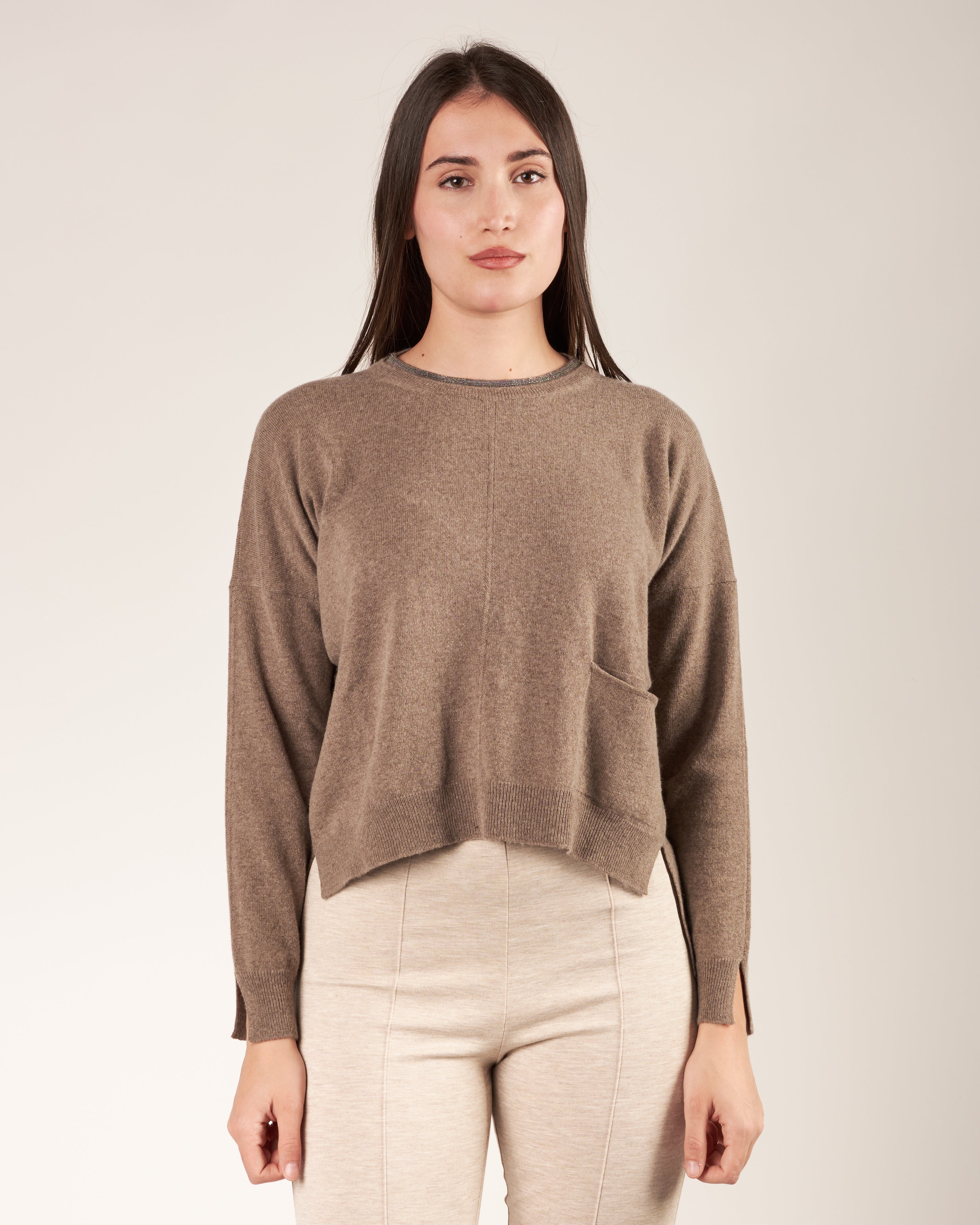 Pullover a girocollo con monile