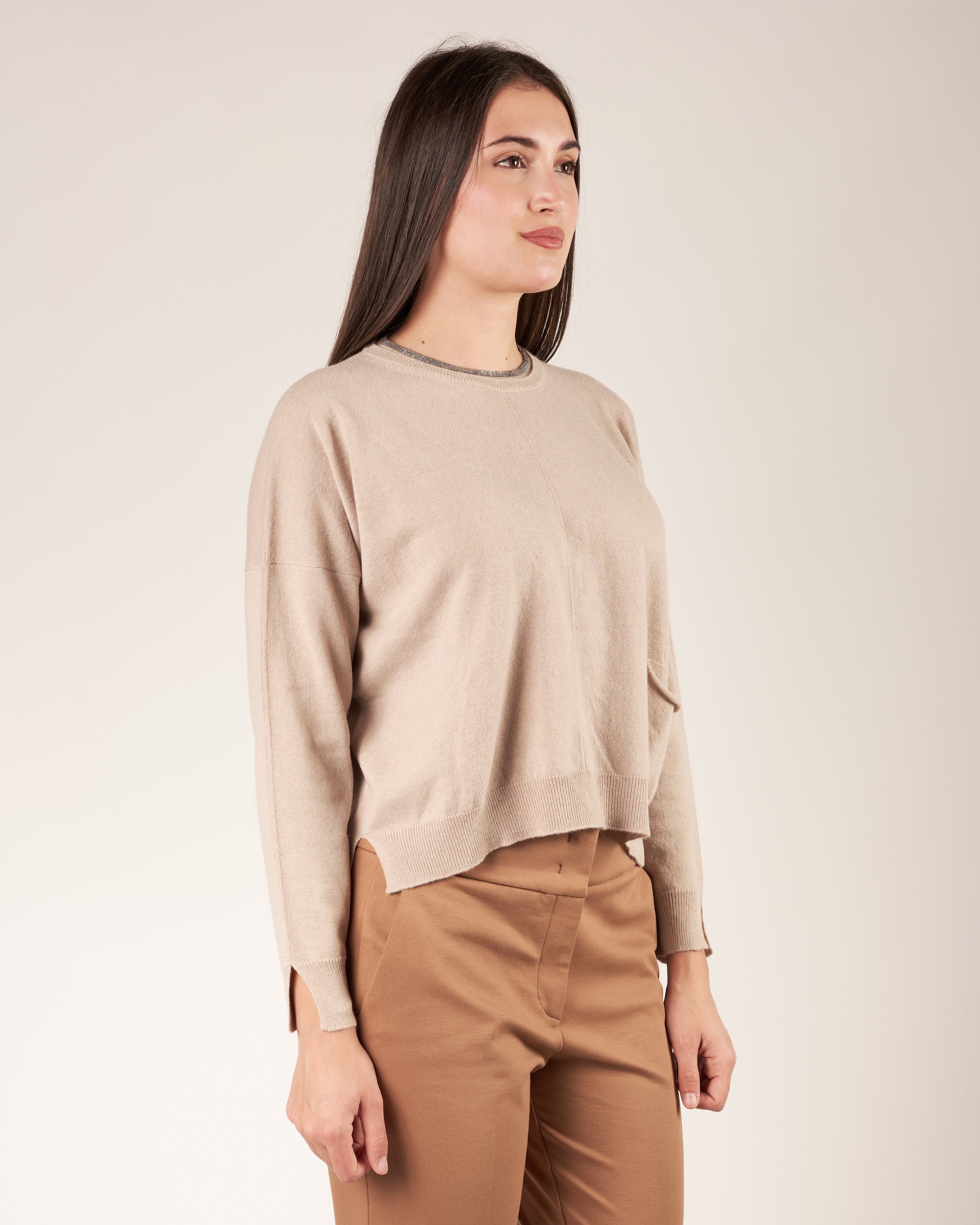 Pullover a girocollo con monile