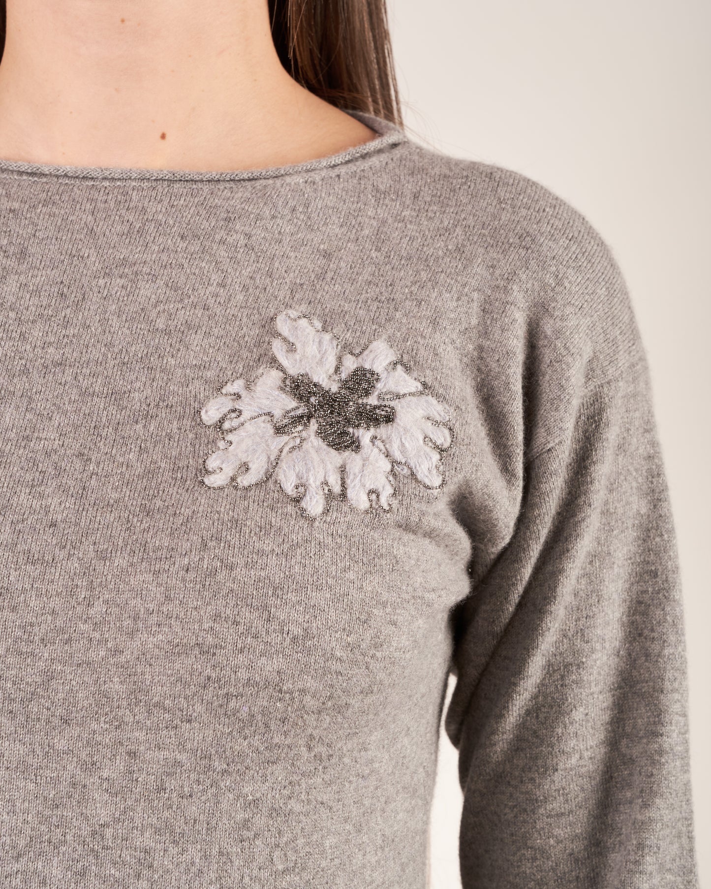 Abito misto cashmere con ricamo