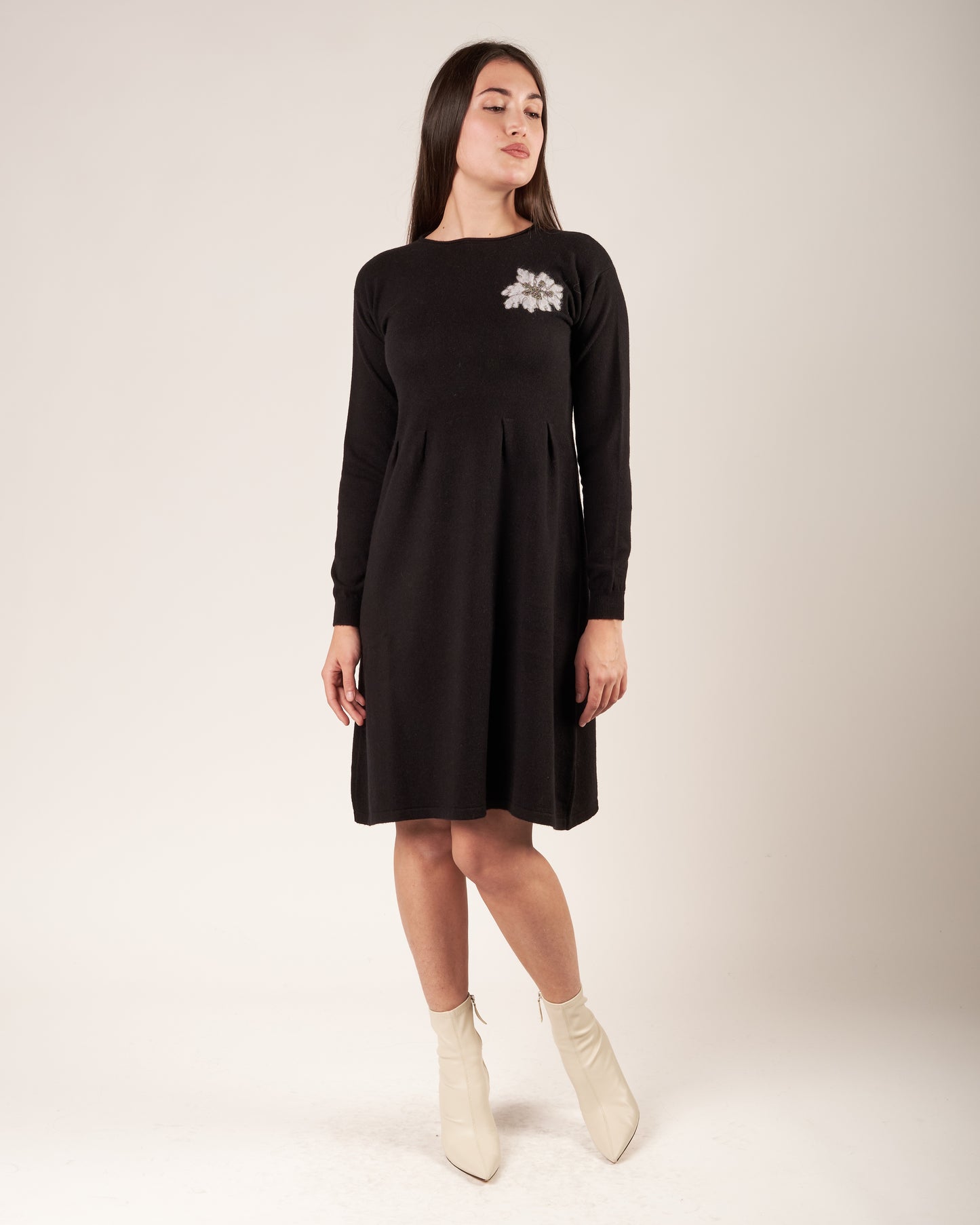 Abito misto cashmere con ricamo