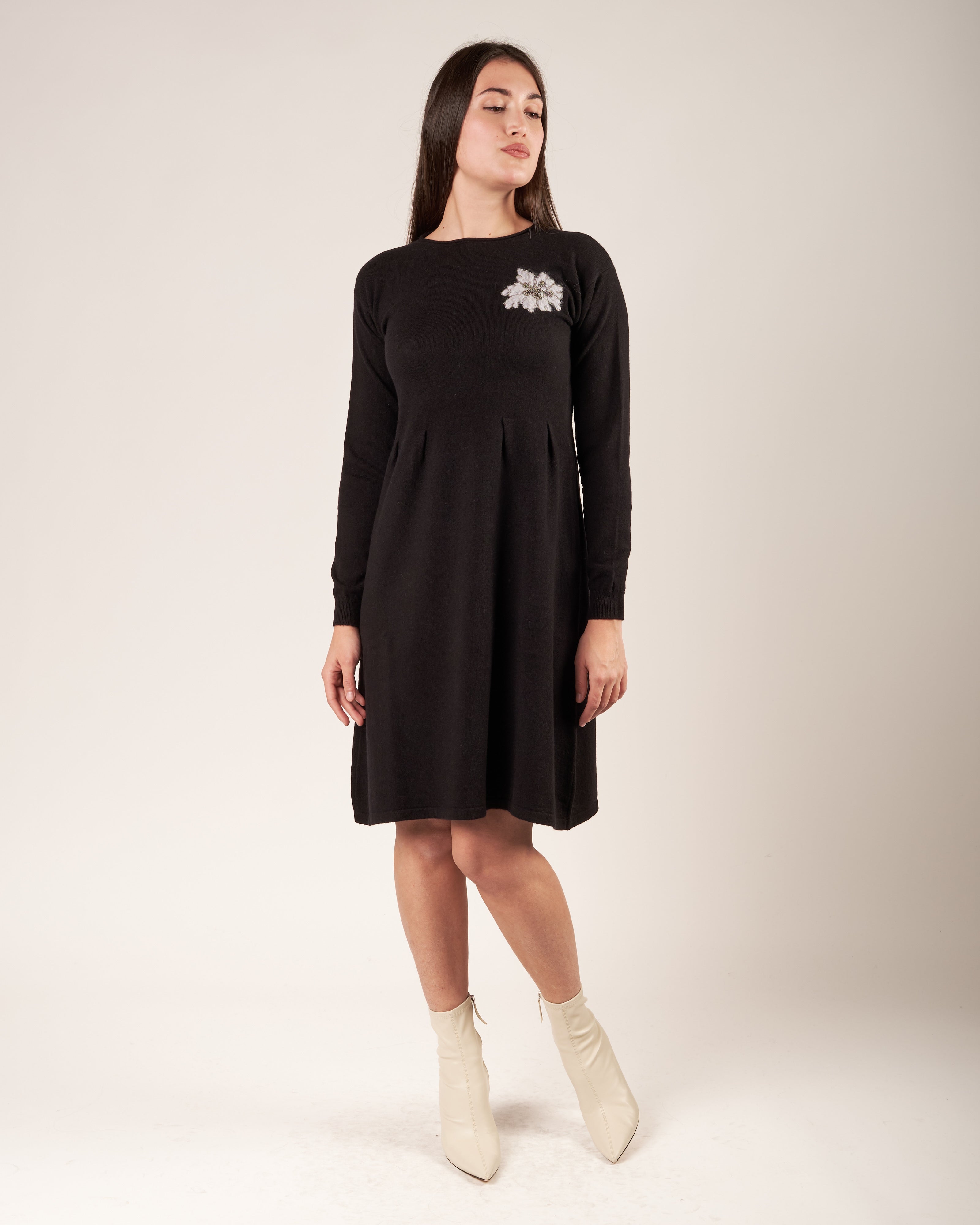 Abito misto cashmere con ricamo