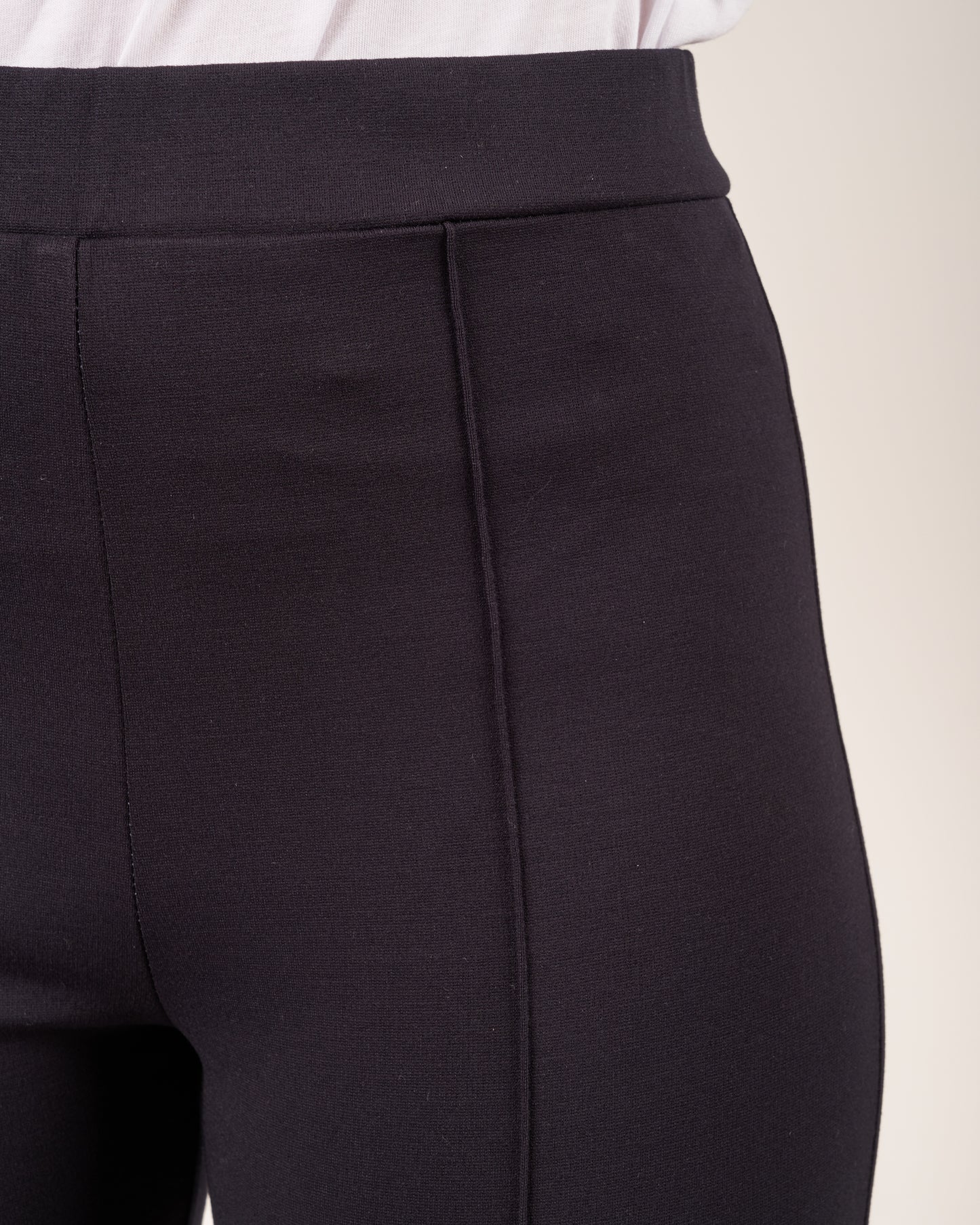 Pantaloni elasticizzati con fondo svasato