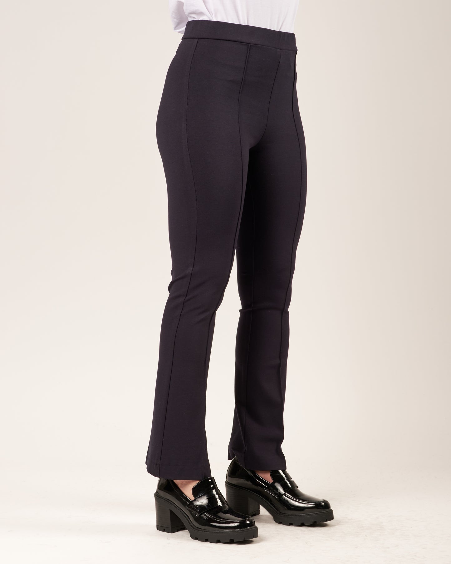 Pantaloni elasticizzati con fondo svasato