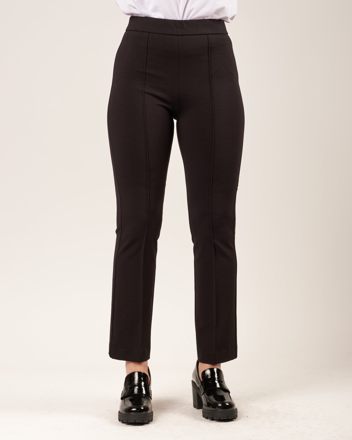 Pantaloni elasticizzati con fondo svasato