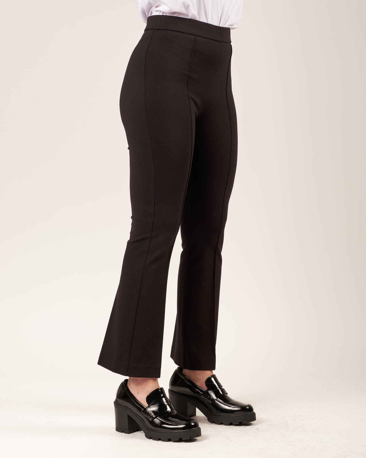 Pantaloni elasticizzati con fondo svasato