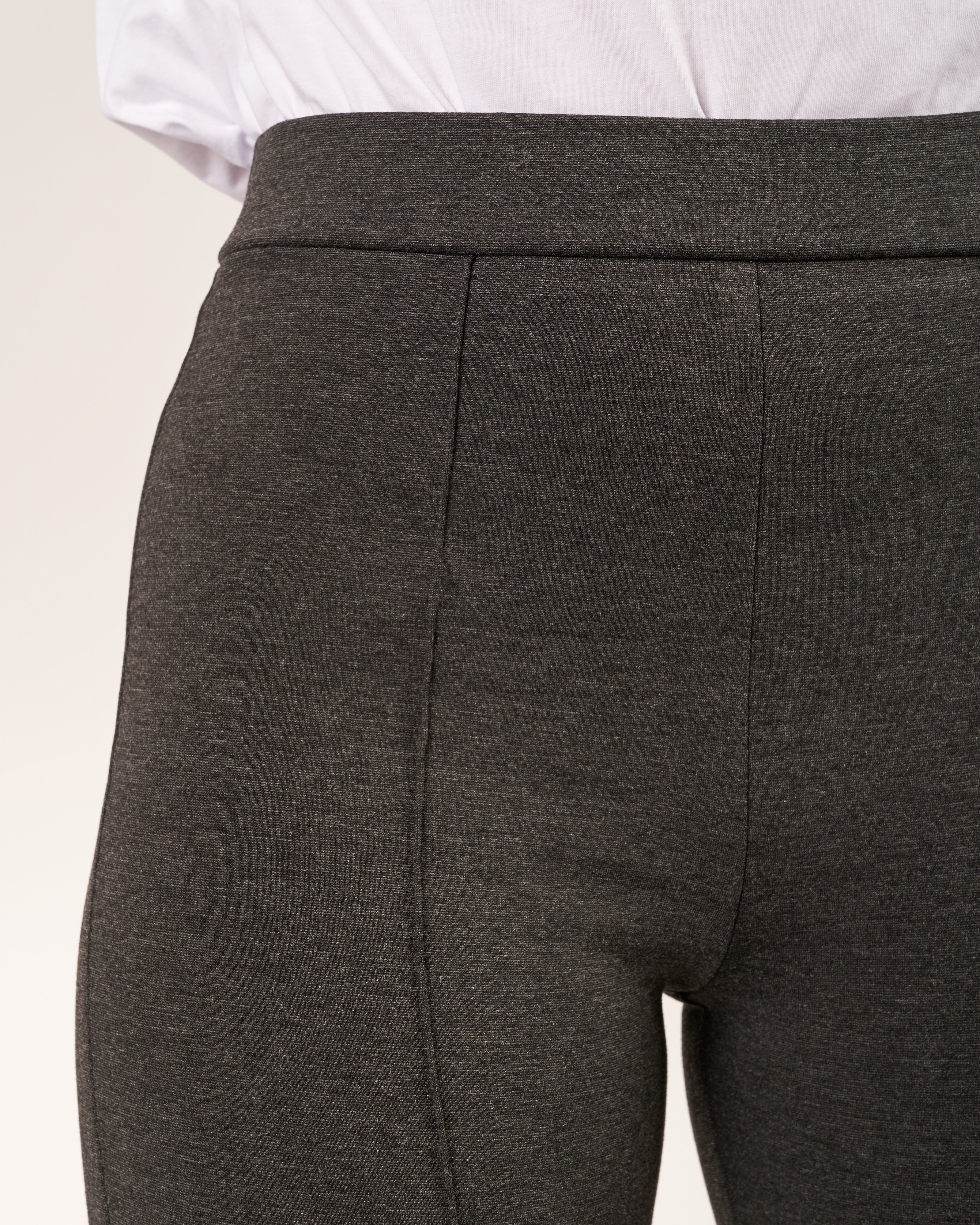 Pantaloni elasticizzati con fondo svasato