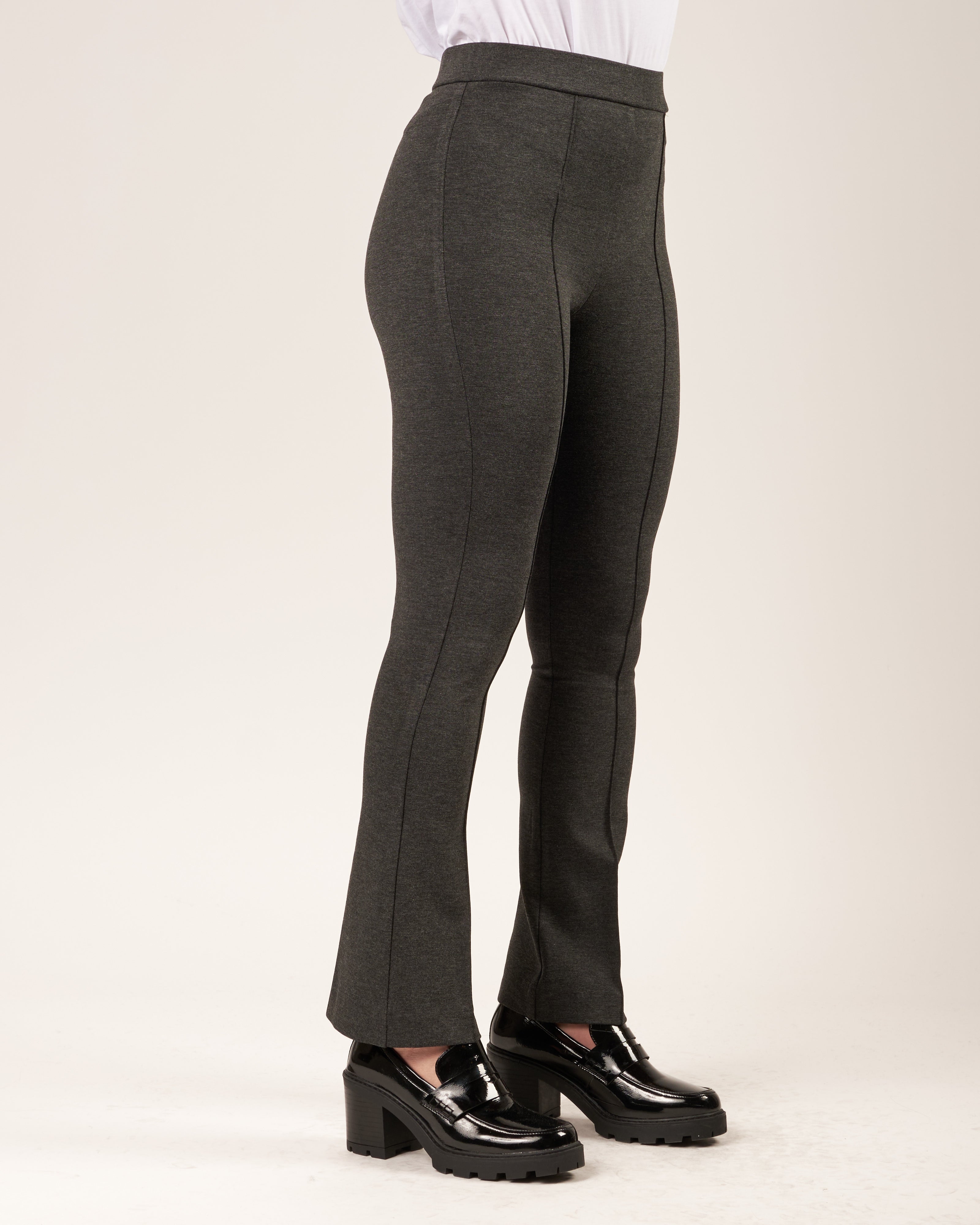 Pantaloni elasticizzati con fondo svasato