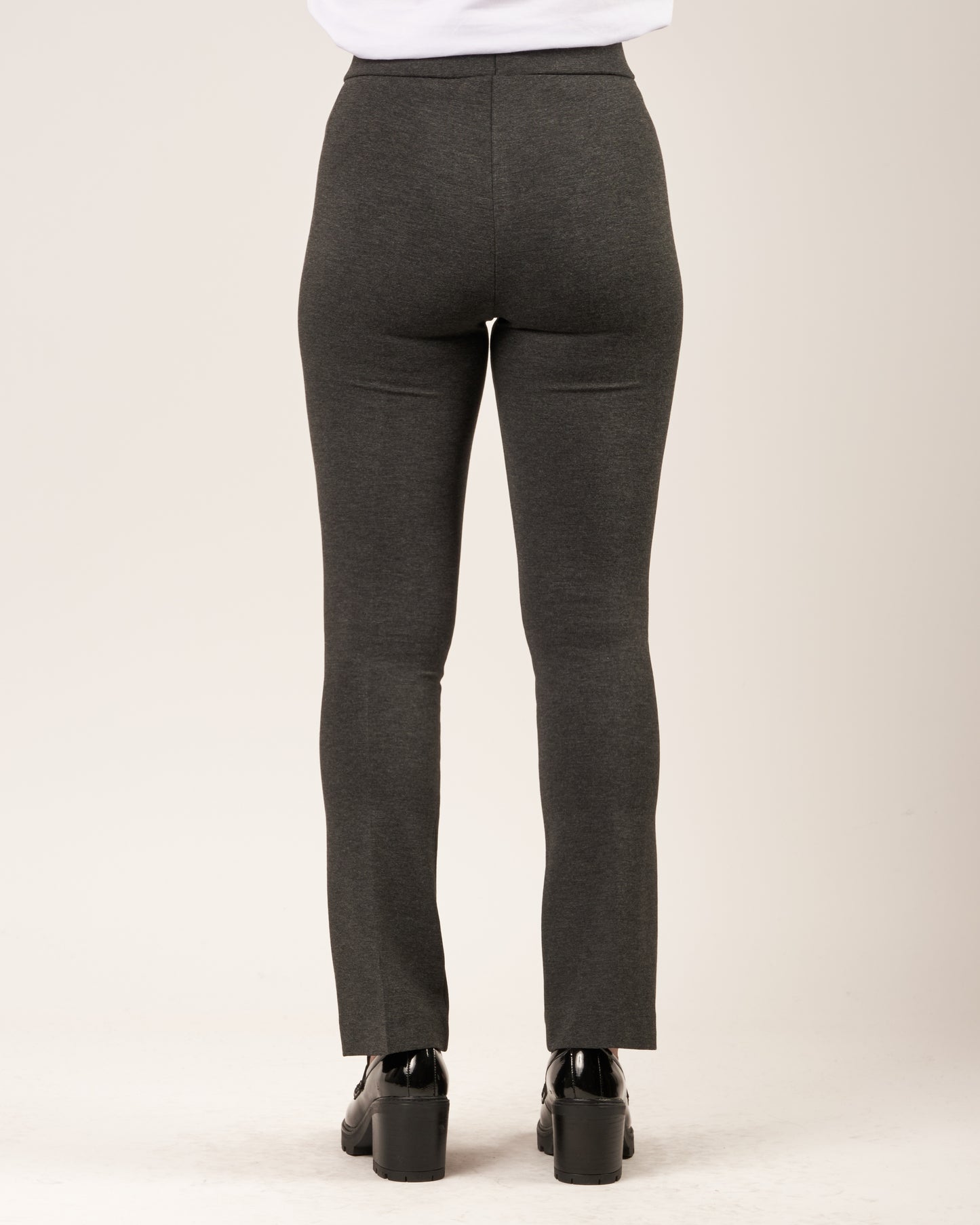 Pantaloni elasticizzati con fondo svasato