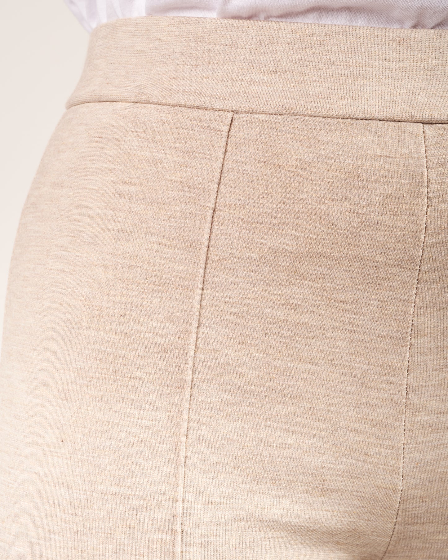 Pantaloni elasticizzati con fondo stretto