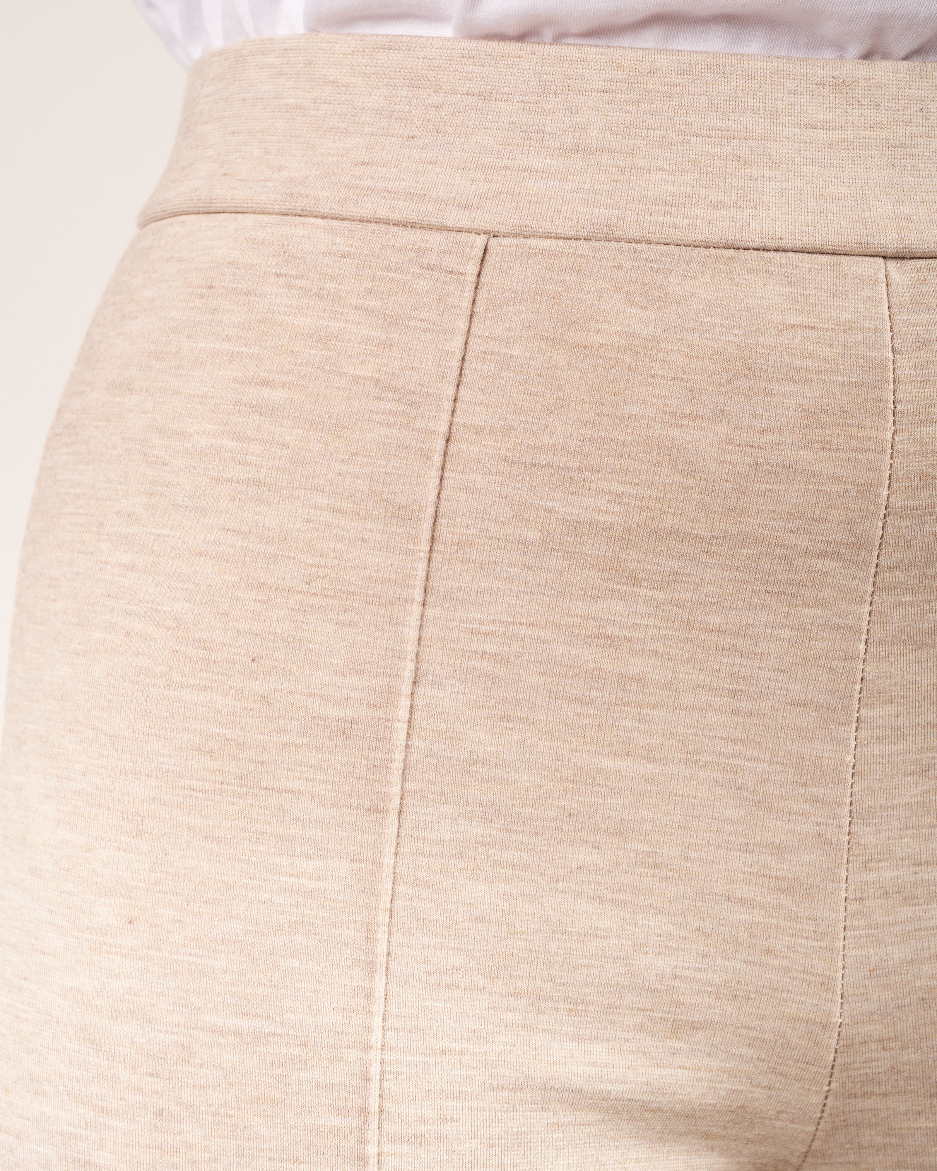 Pantaloni elasticizzati con fondo stretto