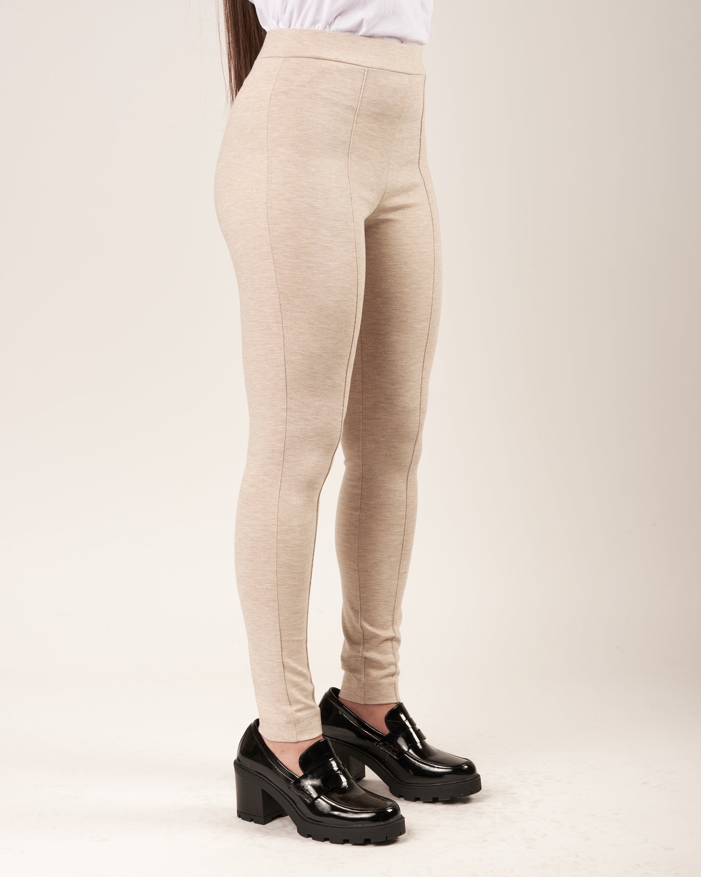 Pantaloni elasticizzati con fondo stretto