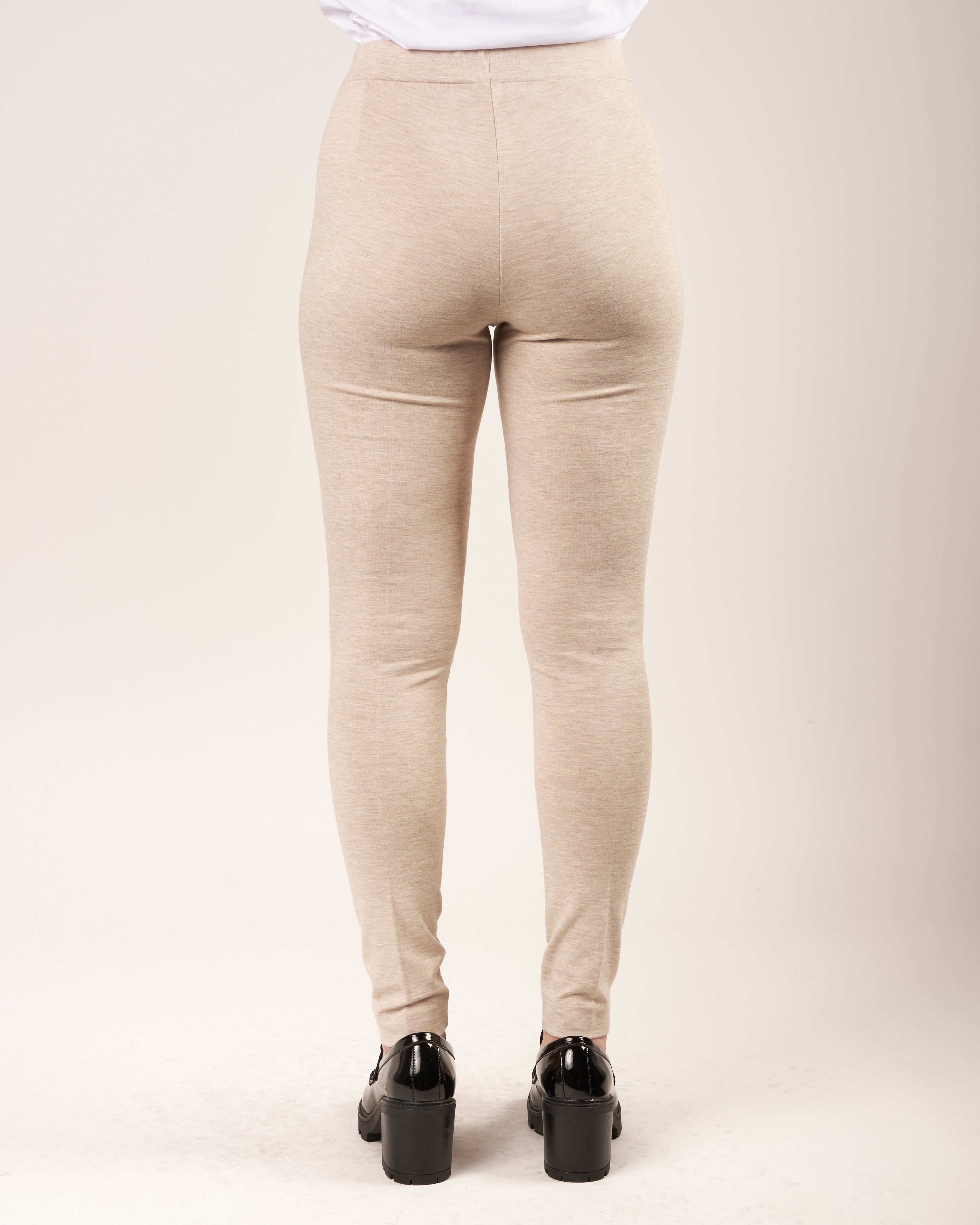 Pantaloni elasticizzati con fondo stretto