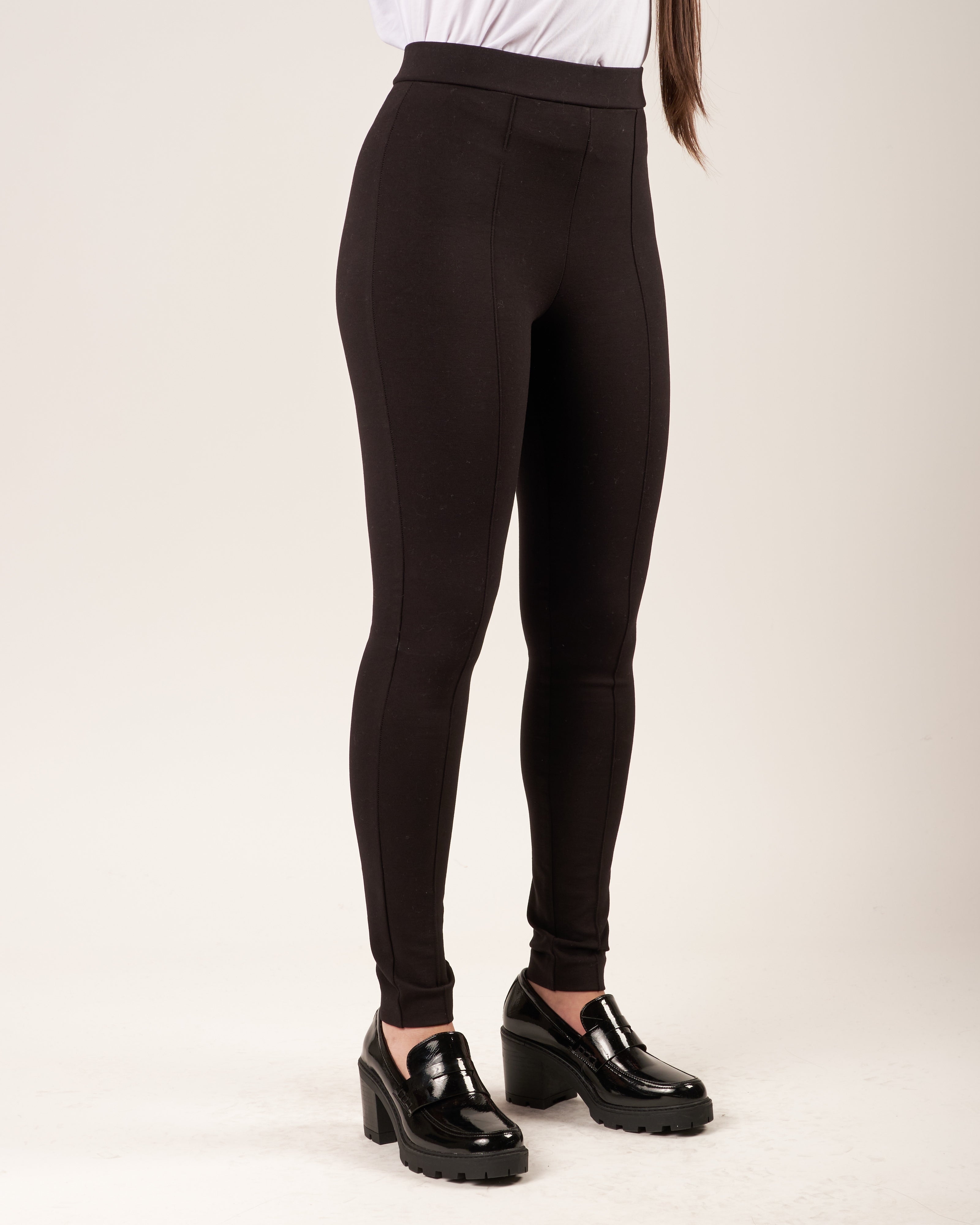 Pantaloni elasticizzati con fondo stretto