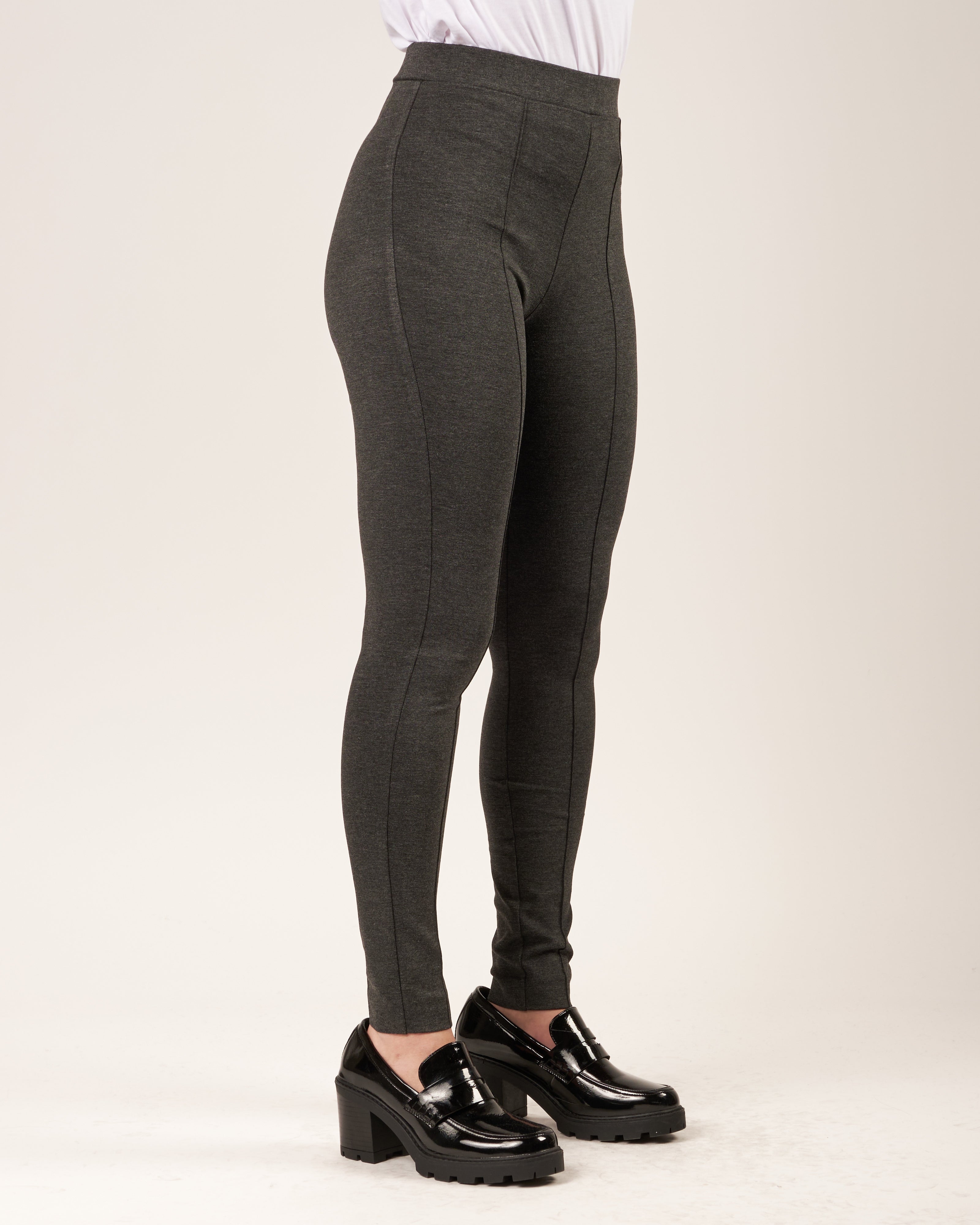 Pantaloni elasticizzati con fondo stretto