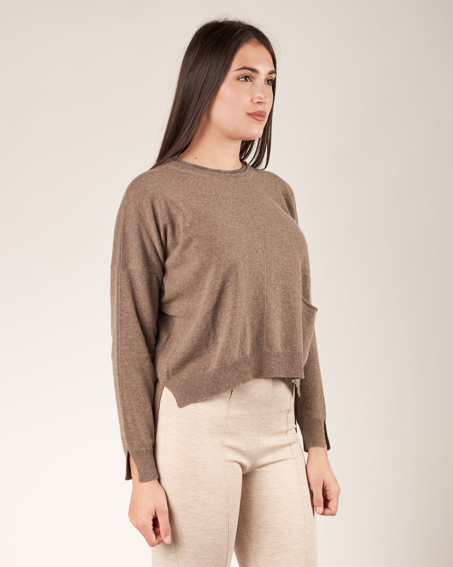 Pullover a girocollo con monile