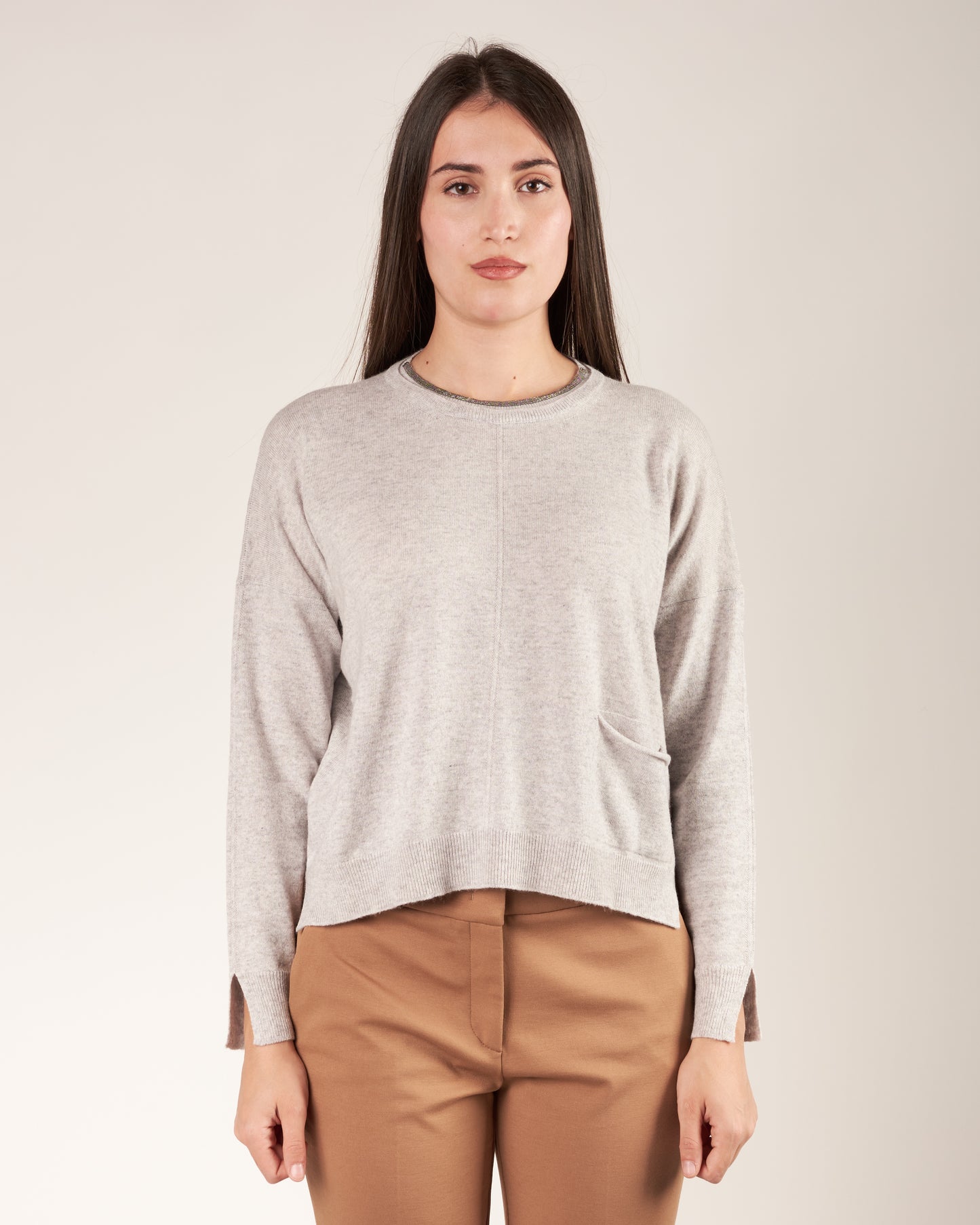 Pullover a girocollo con monile