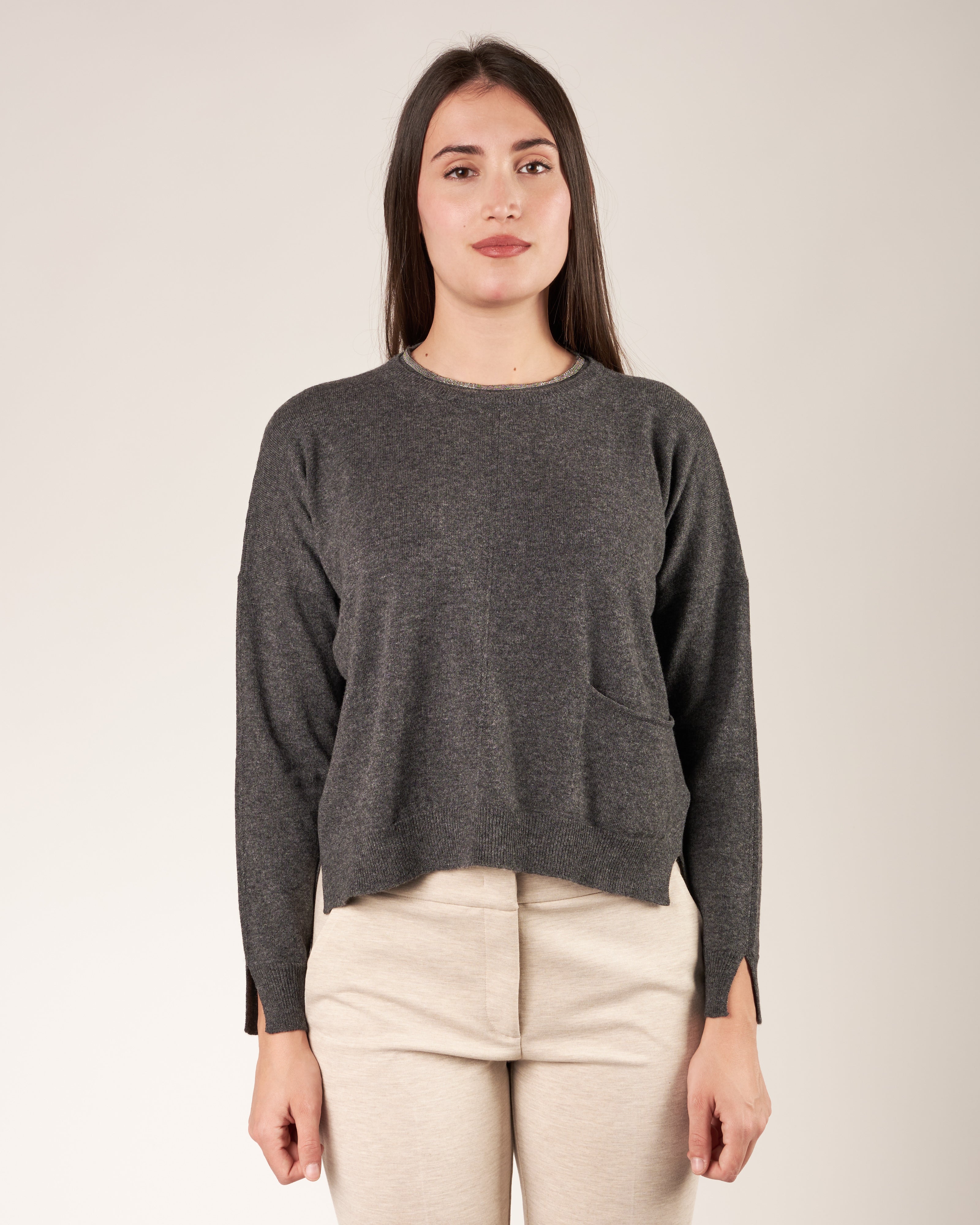 Pullover a girocollo con monile