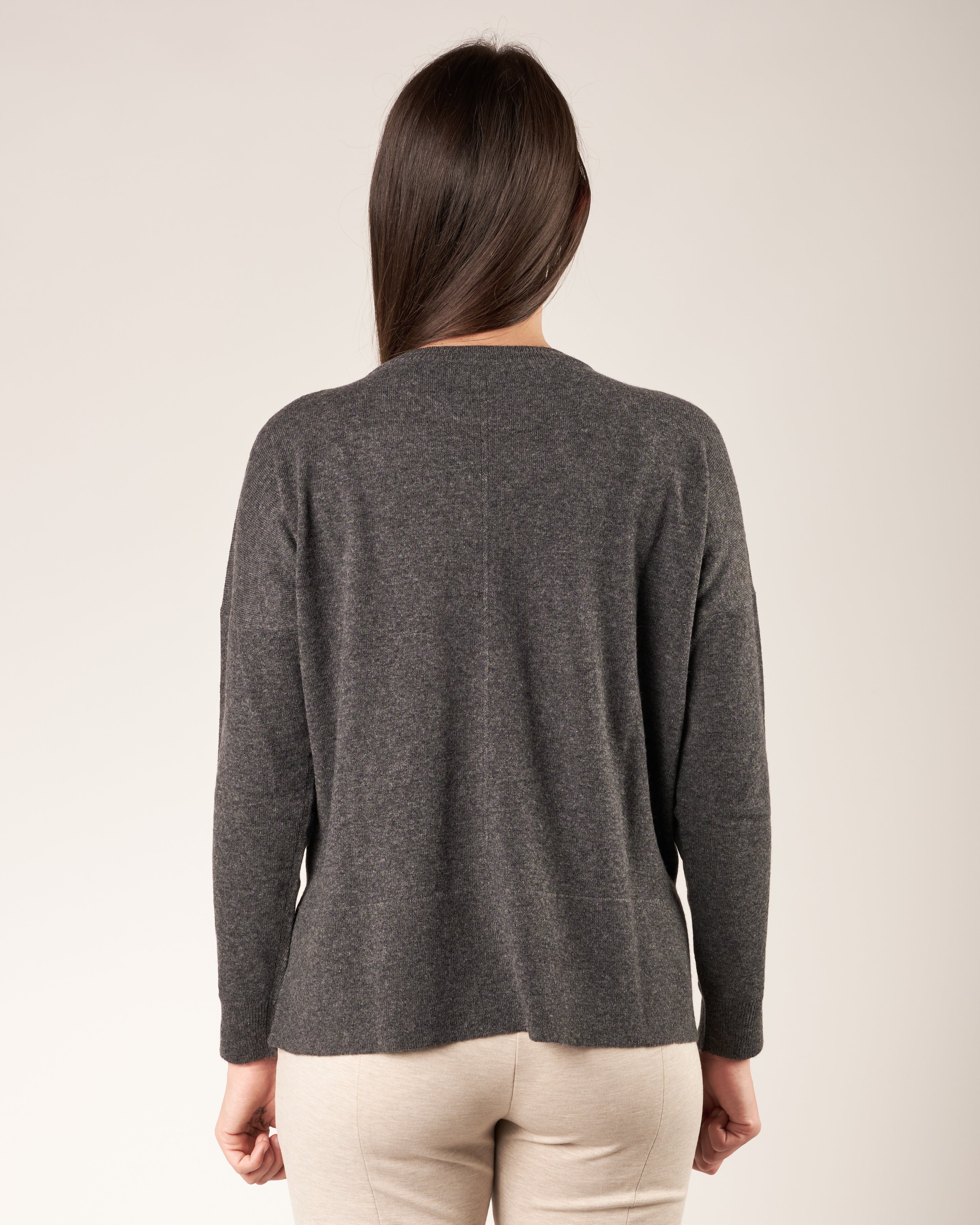 Pullover a girocollo con monile