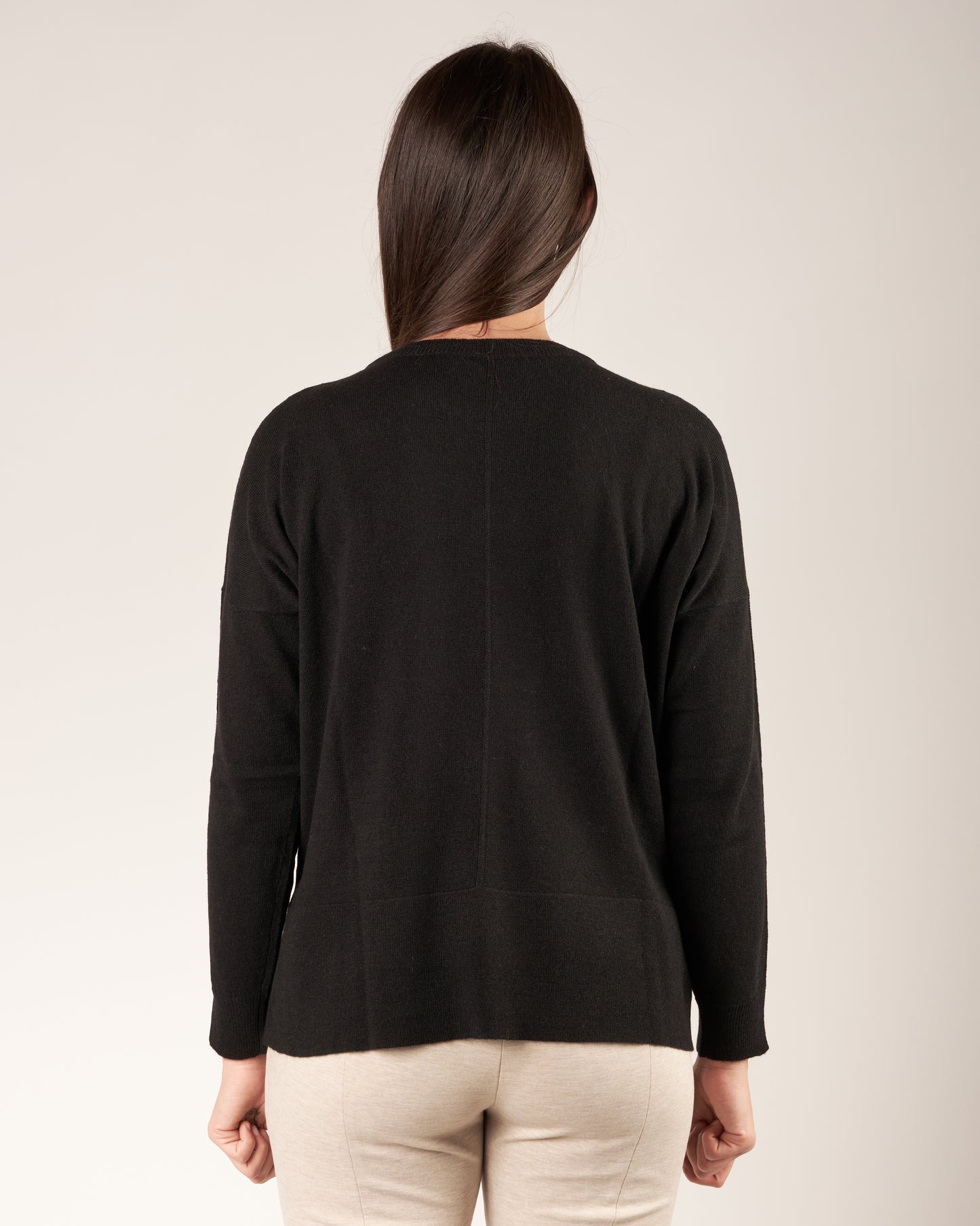 Pullover a girocollo con monile