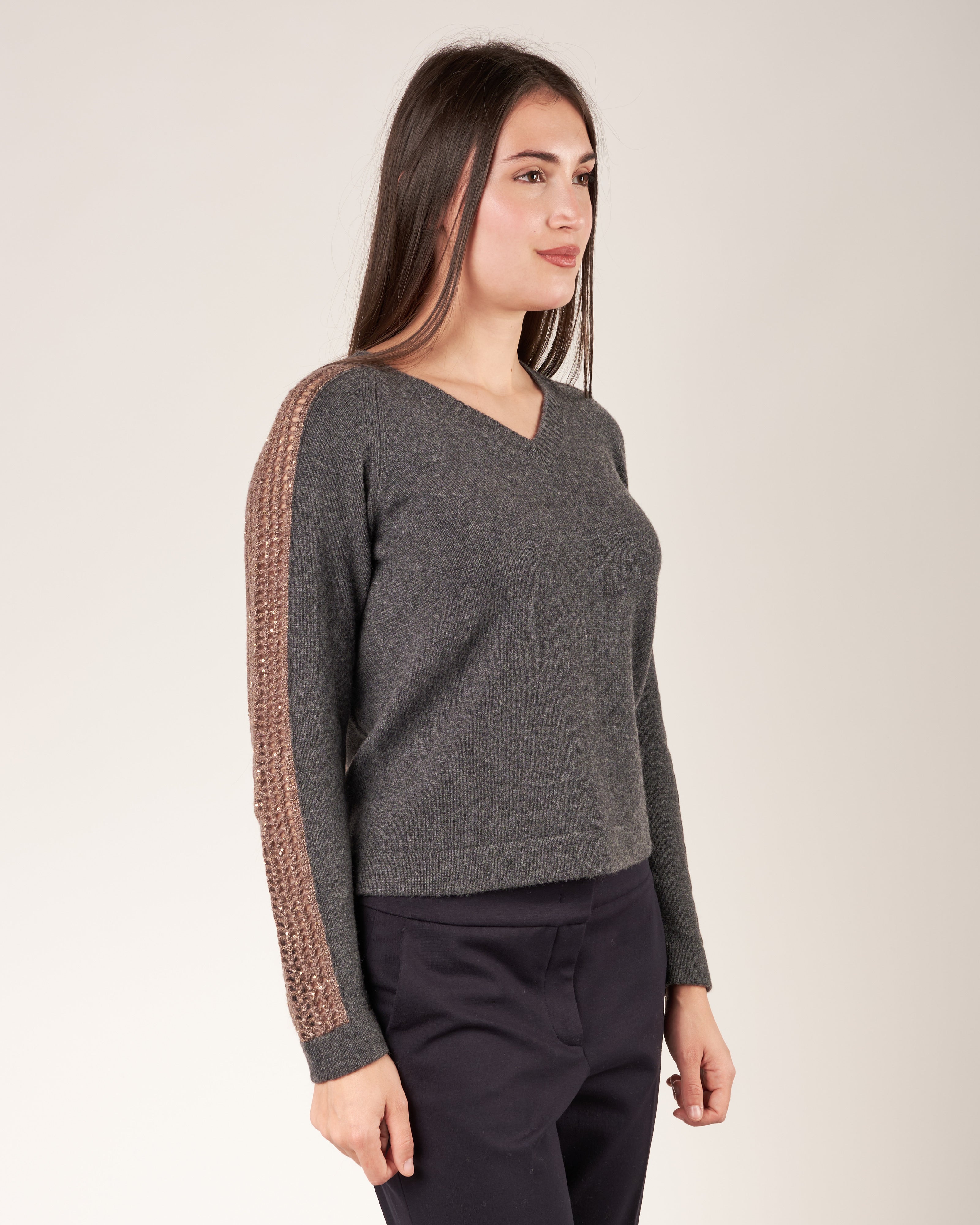 Pullover con maniche traforate