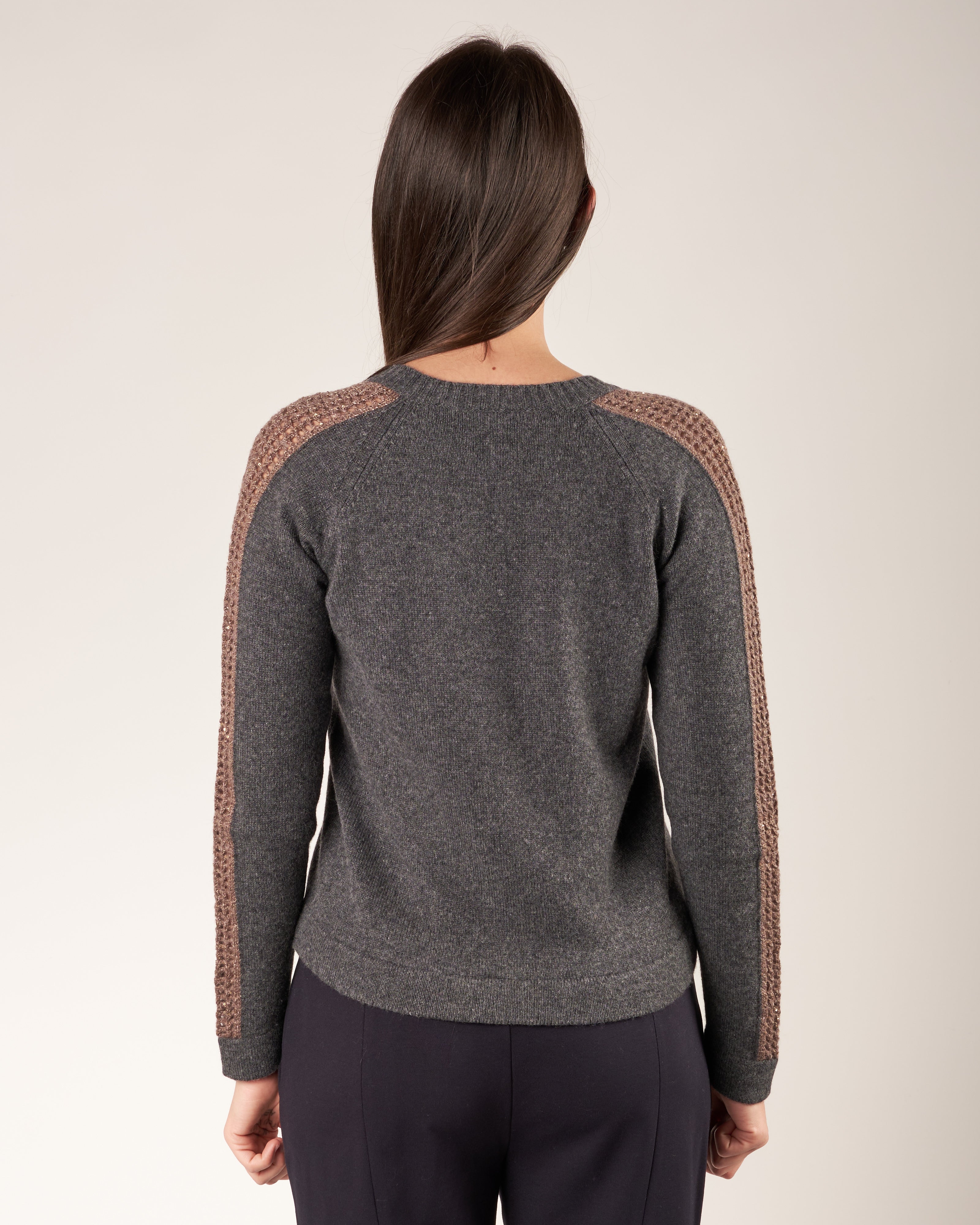 Pullover con maniche traforate