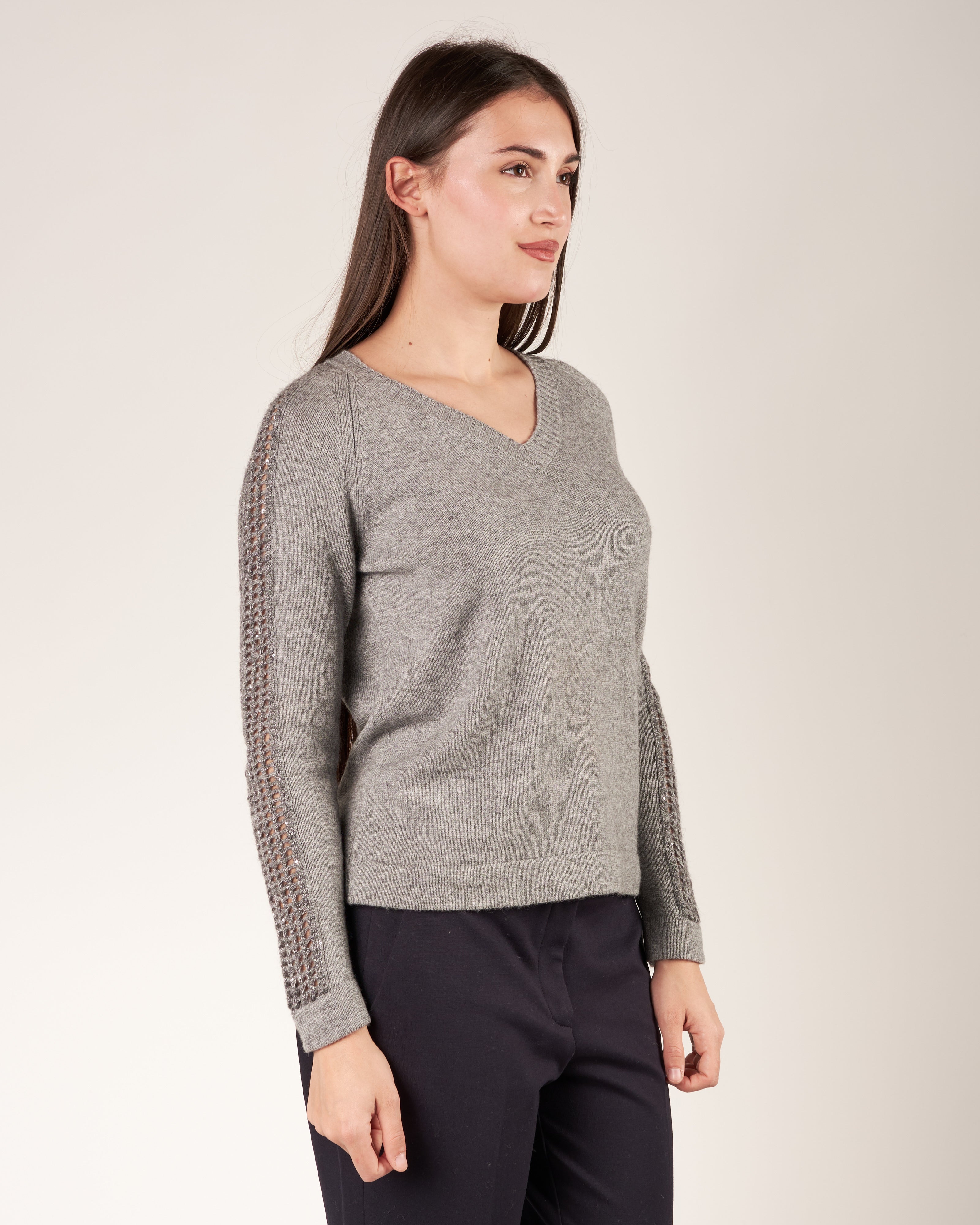 Pullover con maniche traforate