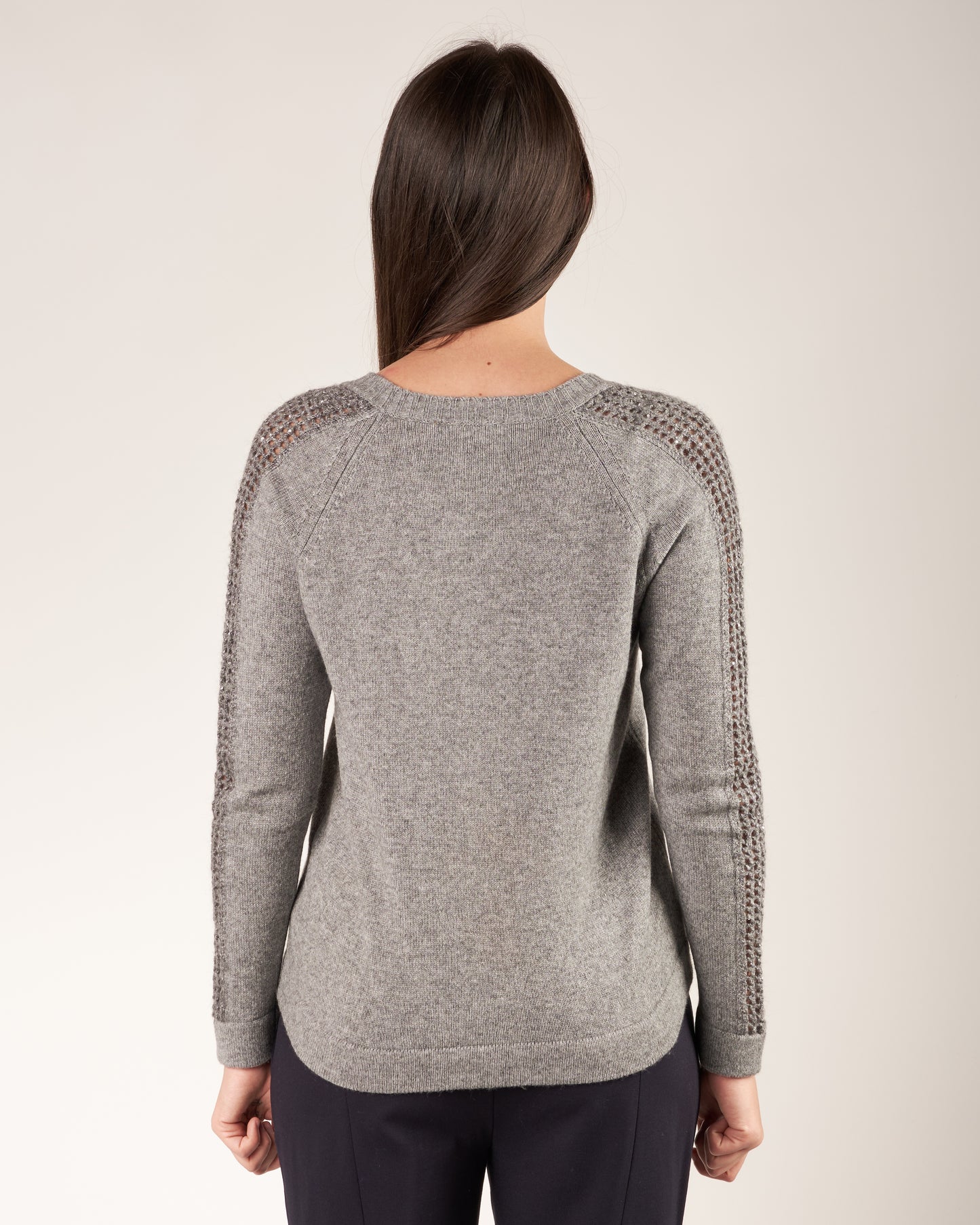 Pullover con maniche traforate