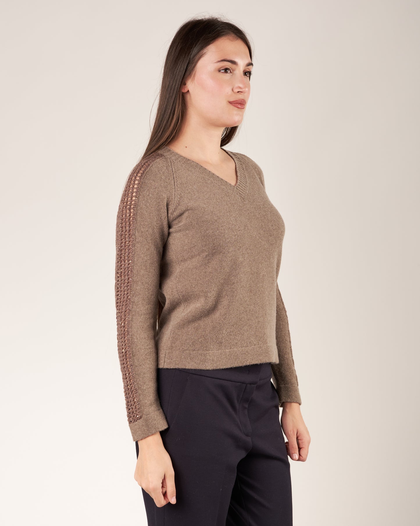 Pullover con maniche traforate