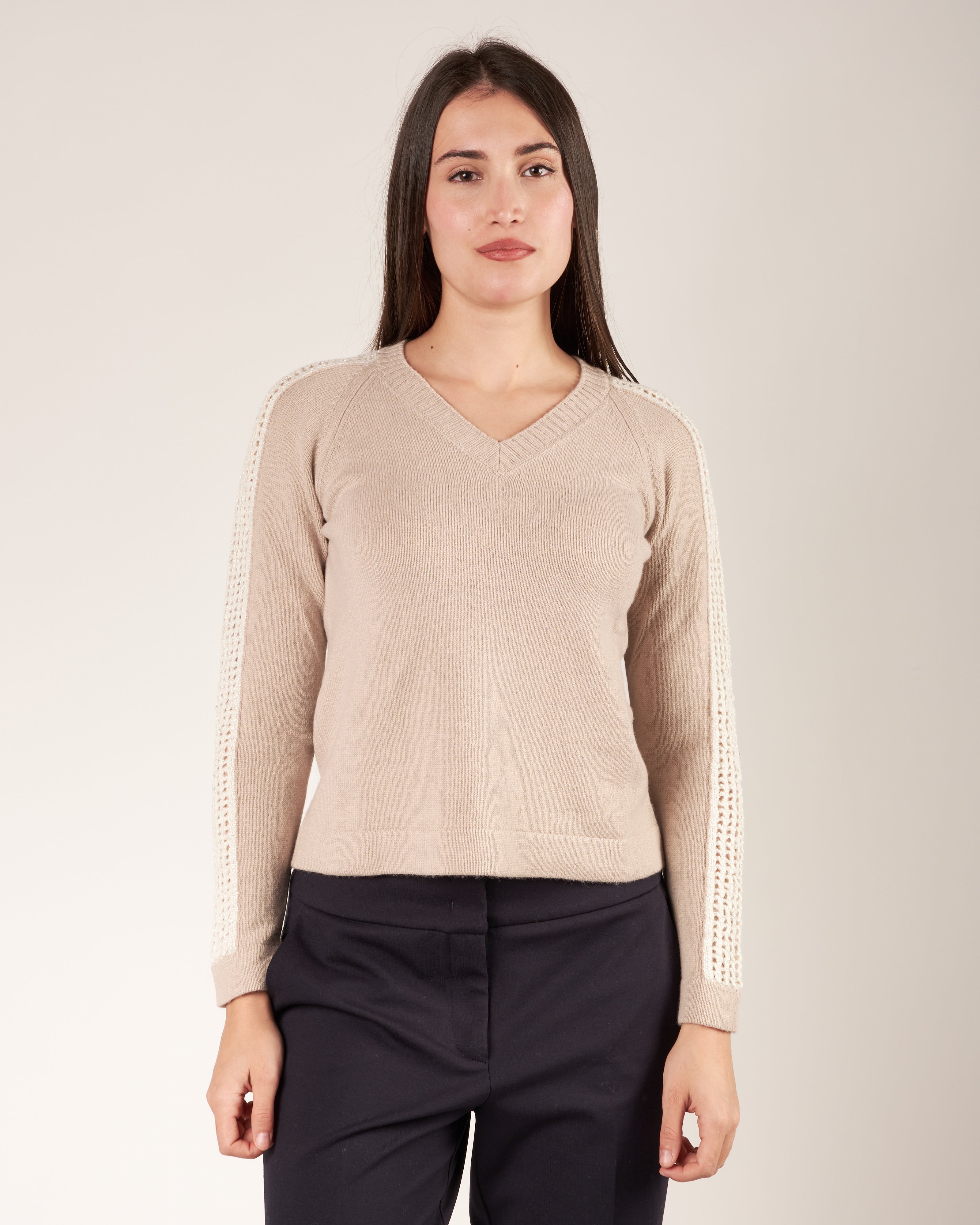 Pullover con maniche traforate