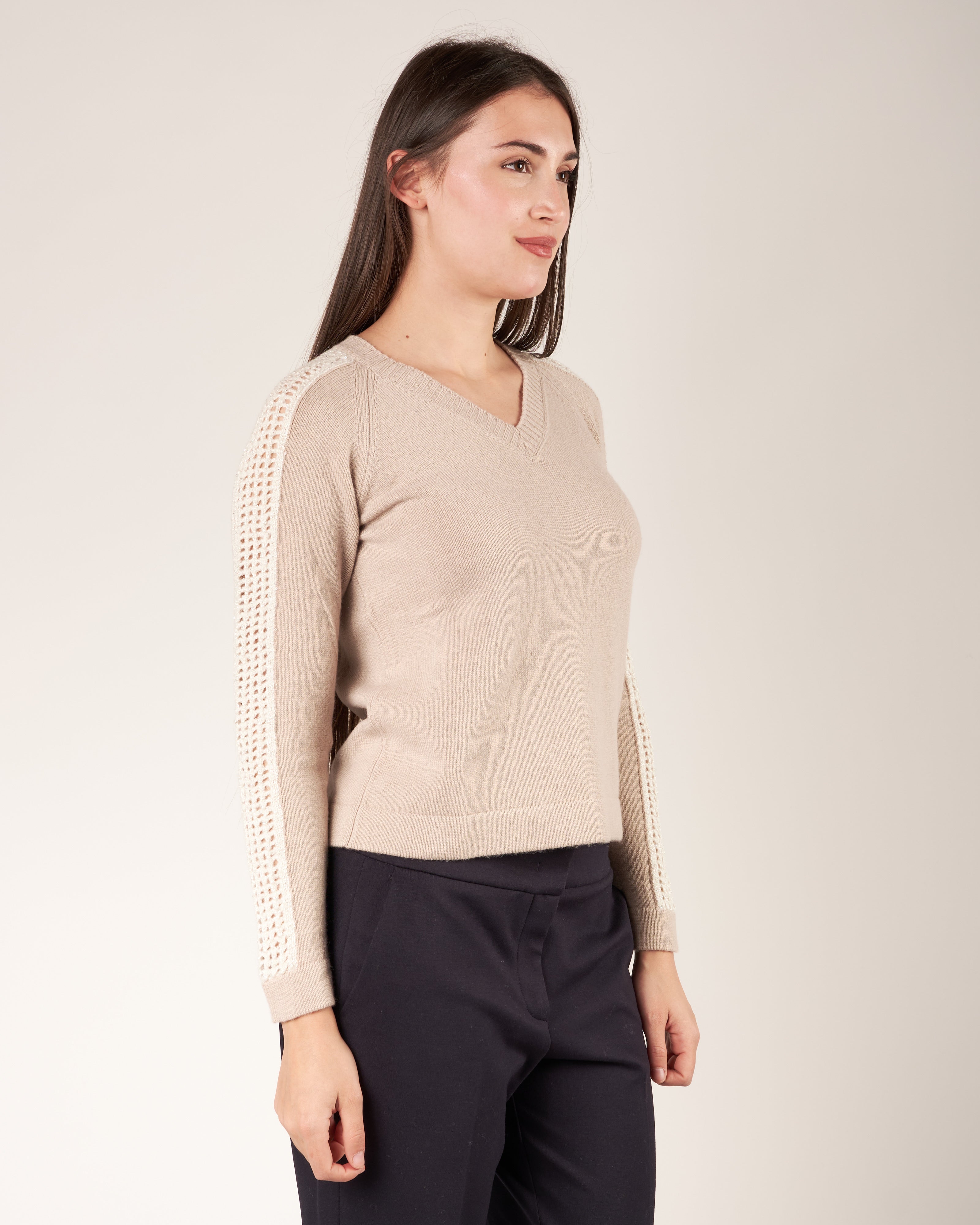 Pullover con maniche traforate