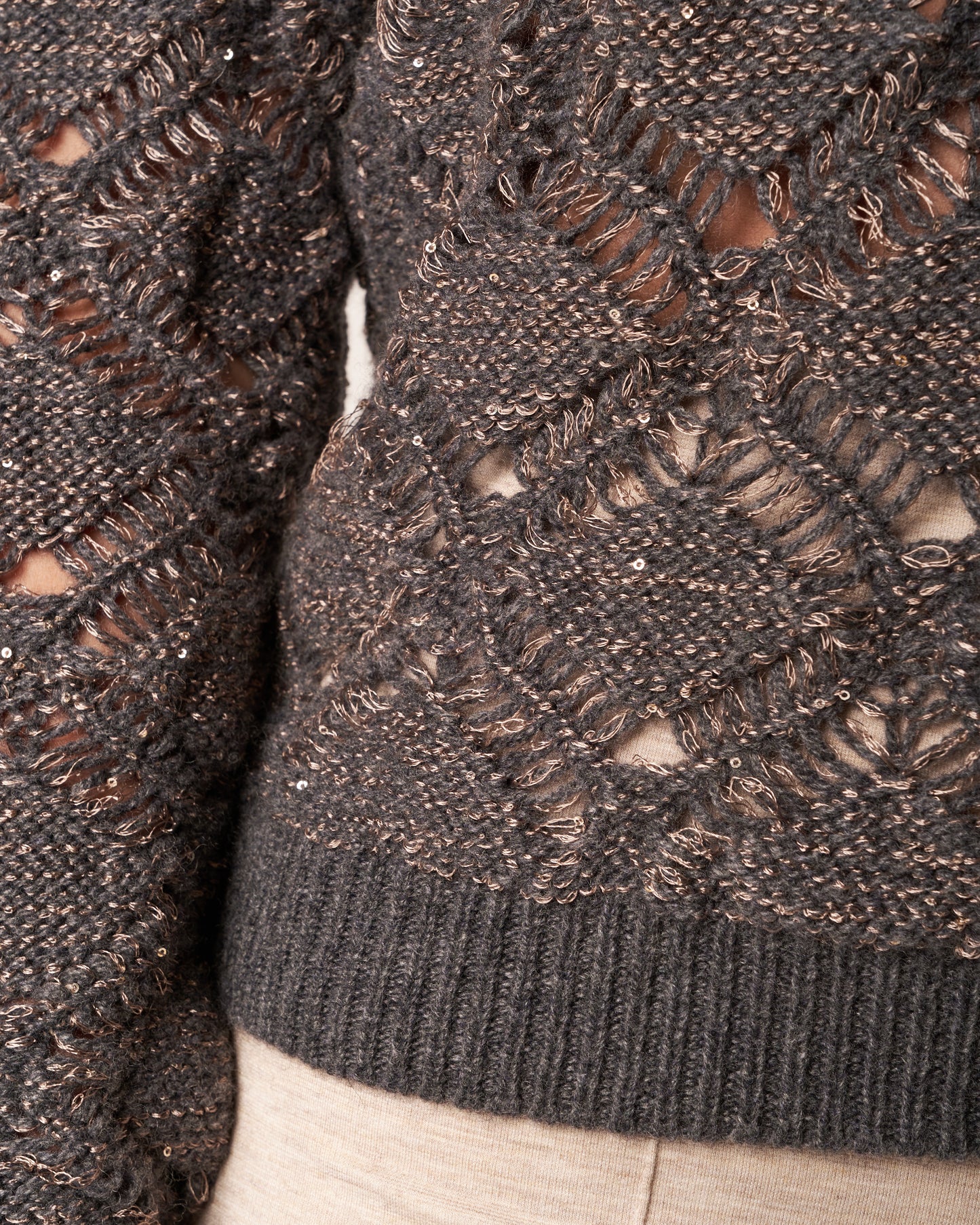 Pullover con scollo a V e paillettes