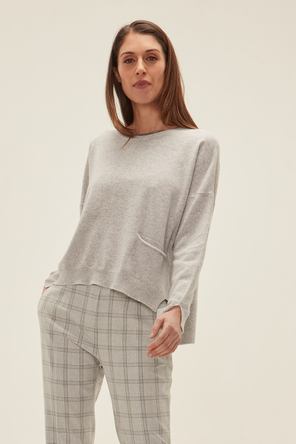 Pullover a girocollo con monile